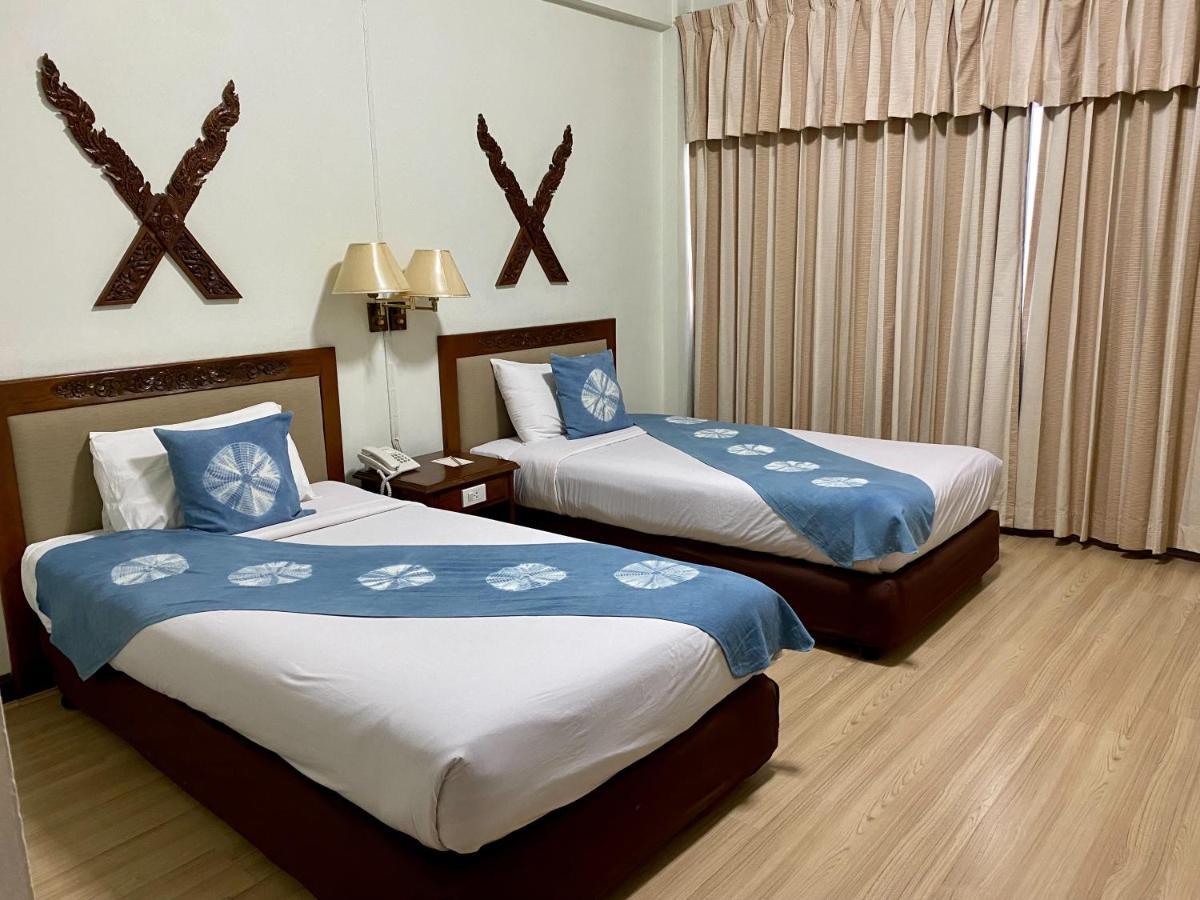 Maeyom Palace Hotel Phrae Exterior foto