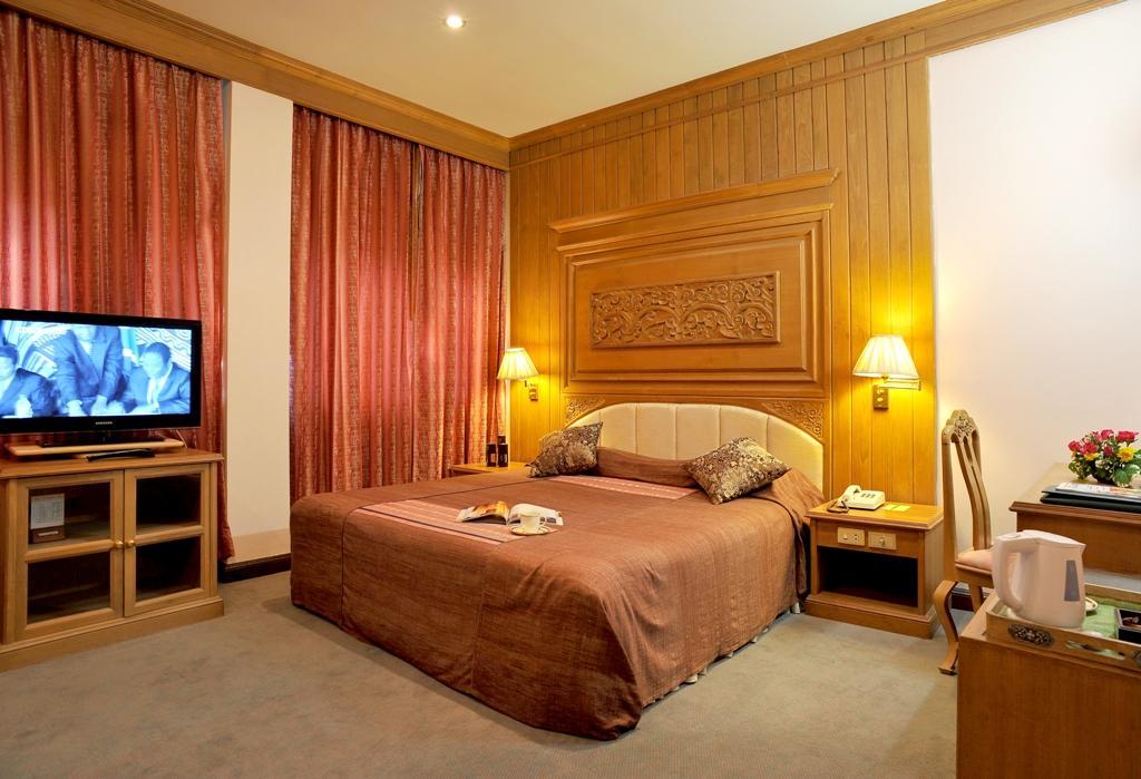 Maeyom Palace Hotel Phrae Exterior foto